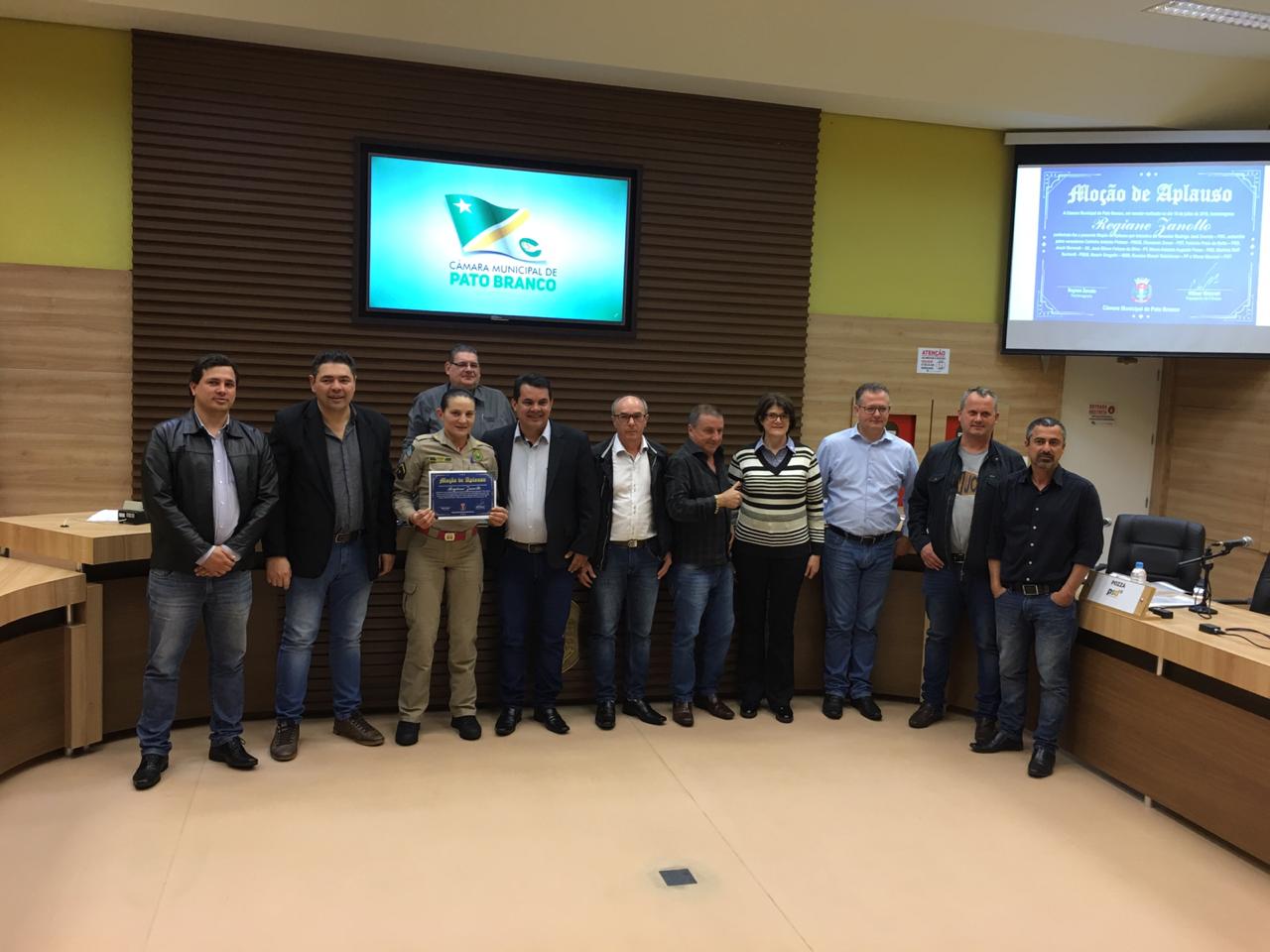 Maratonista é homenageada pelo Legislativo