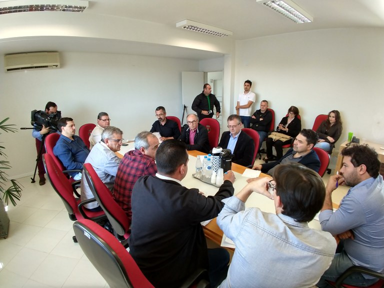 Vereadores pedem informações sobre empréstimo de R$ 20 mi Vereadores pedem informações sobre empréstimo de R$ 20 mi