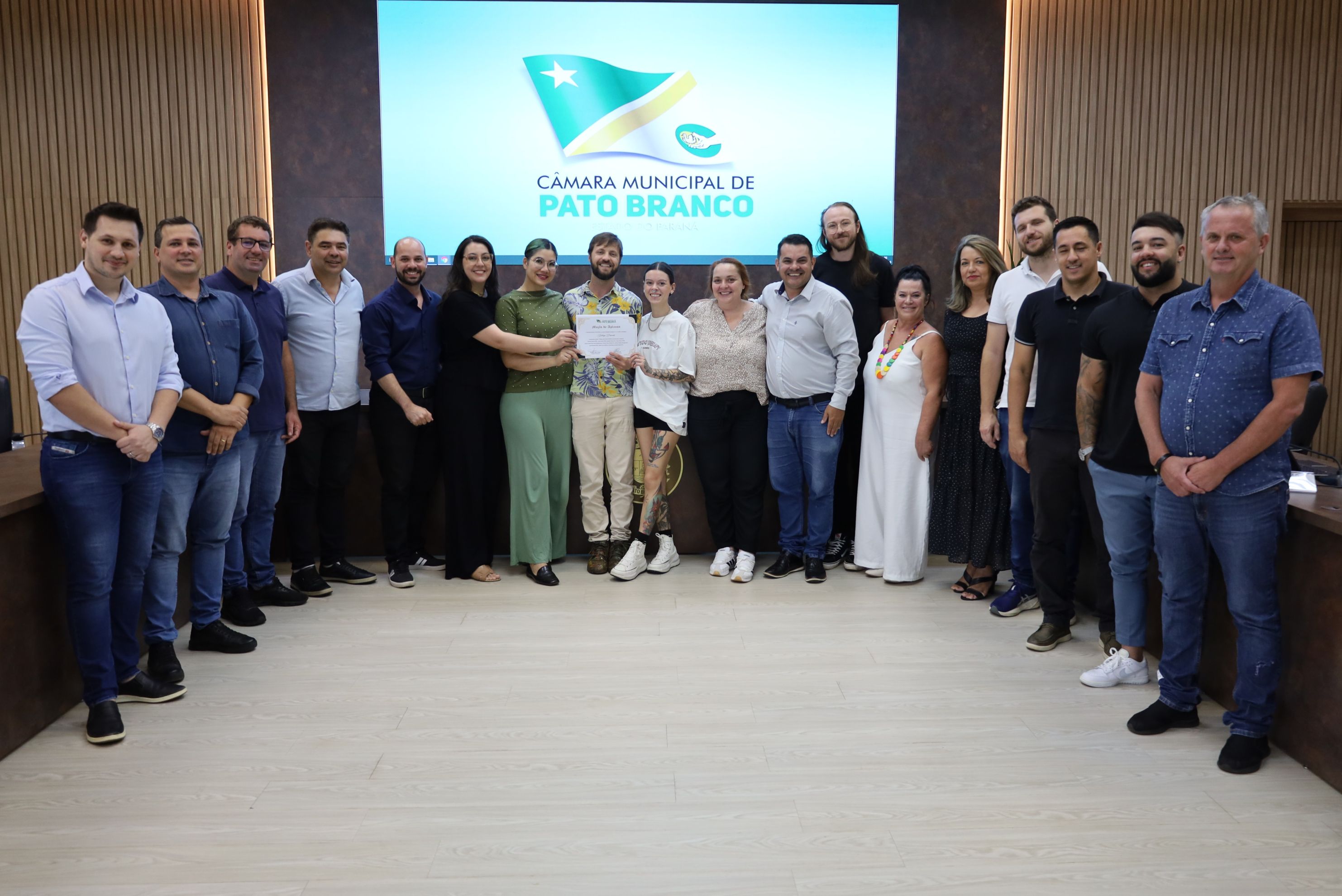 Artista visual Rodrigo Piasecki recebeu Moção de Aplauso 