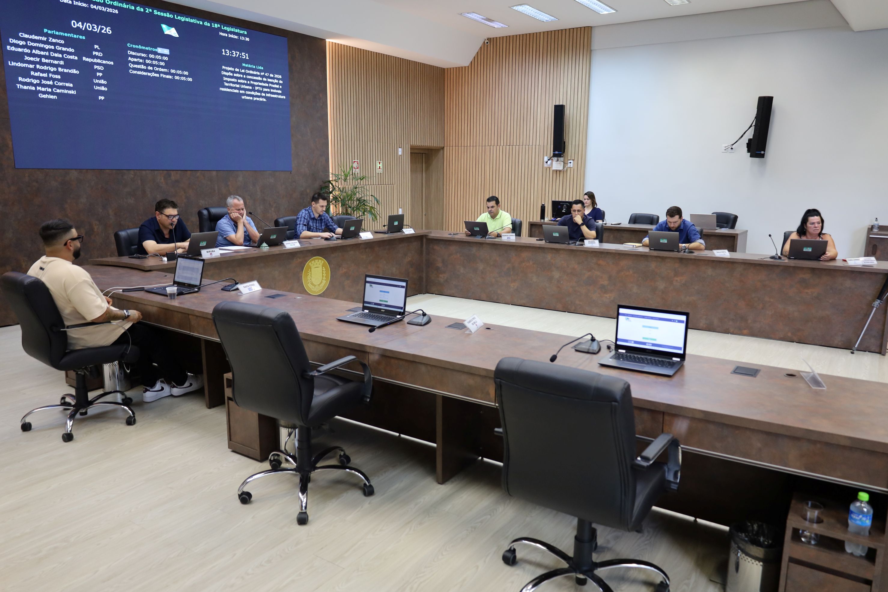 Câmara aprova uso de espaços públicos, utilidade pública ao Instituto Iaraê e créditos para investimentos em mobilidade