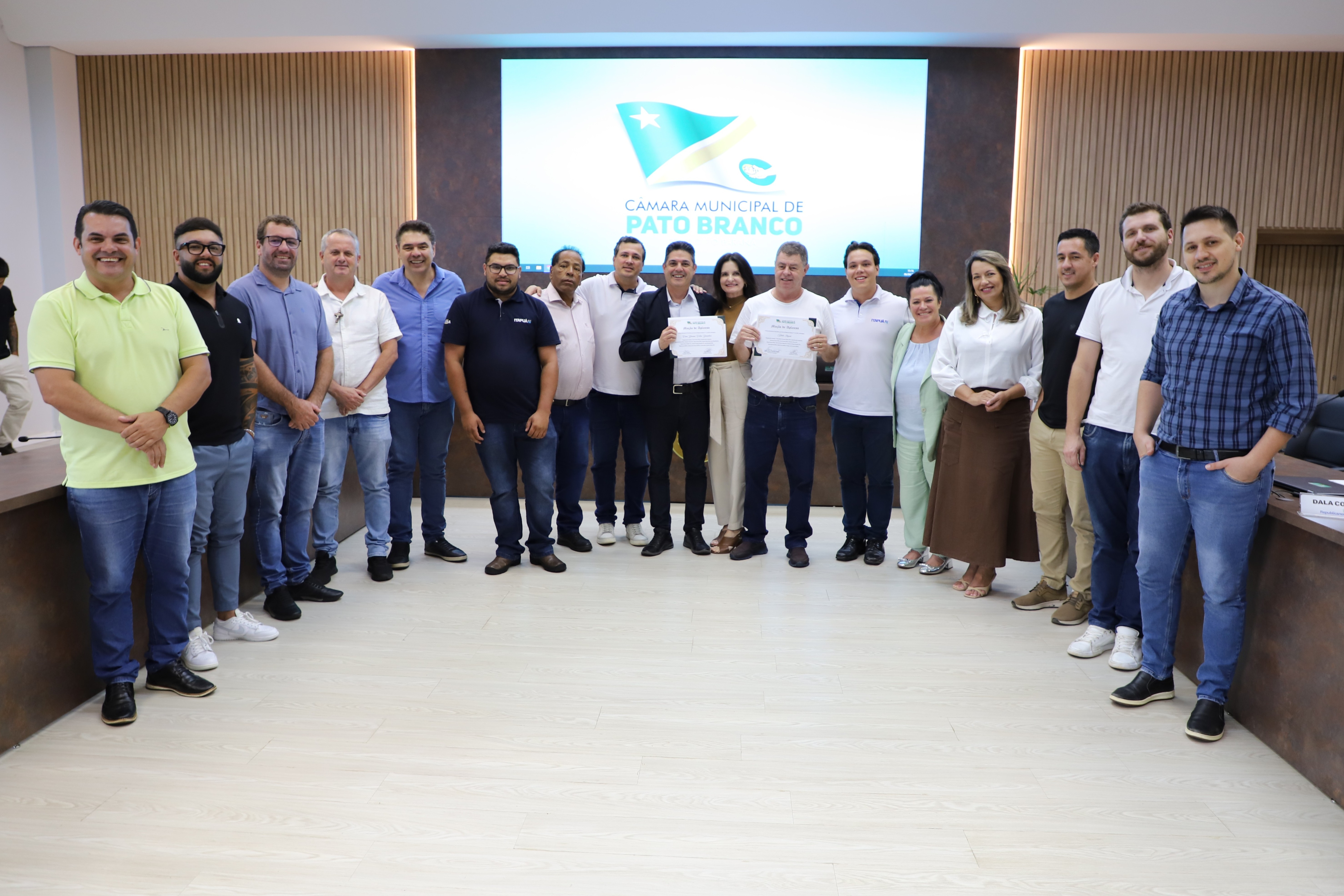 Câmara entrega Moções de Aplauso reconhecendo lideranças e iniciativas locais