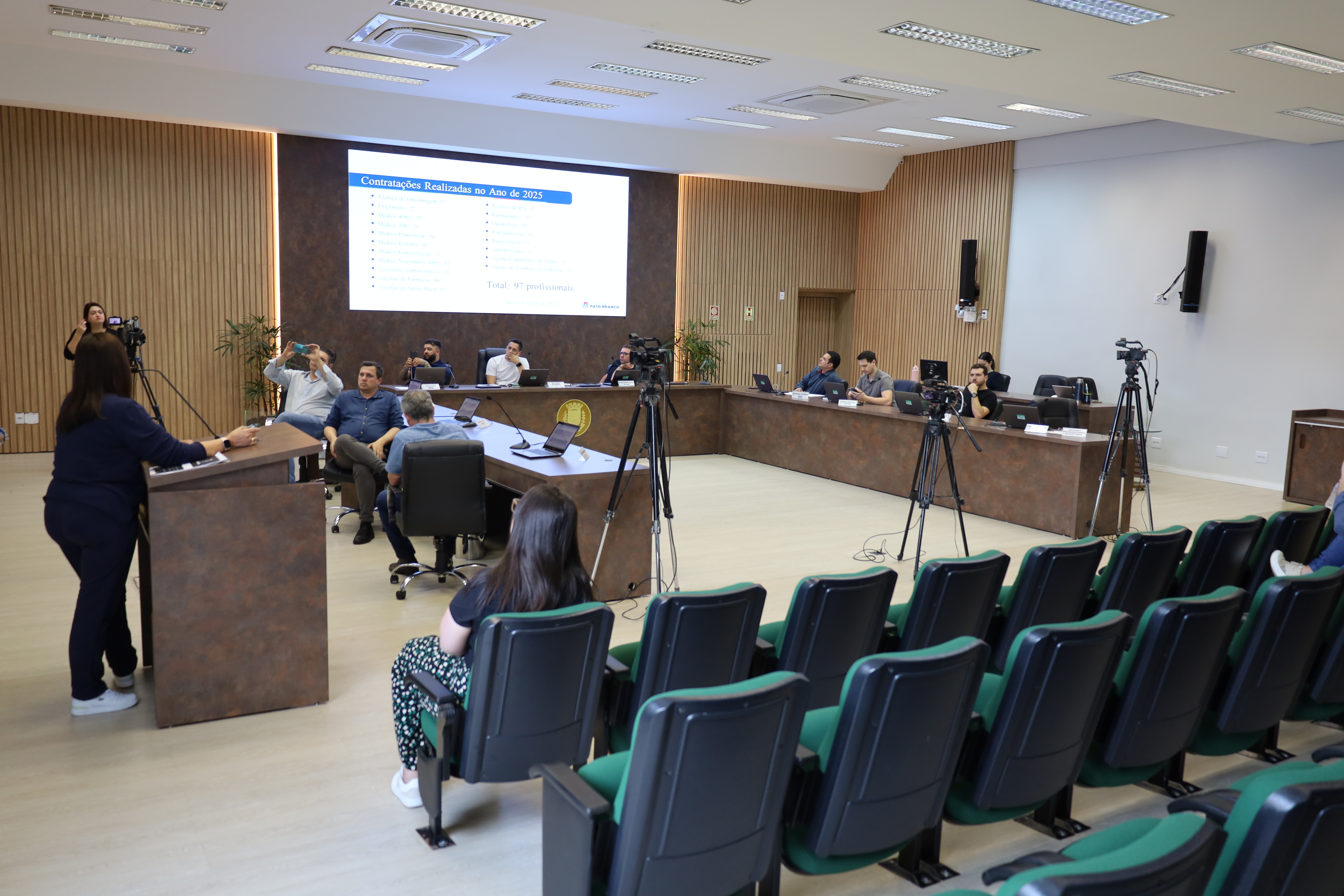 Câmara Municipal debate demandas da população e recebe representantes da Saúde