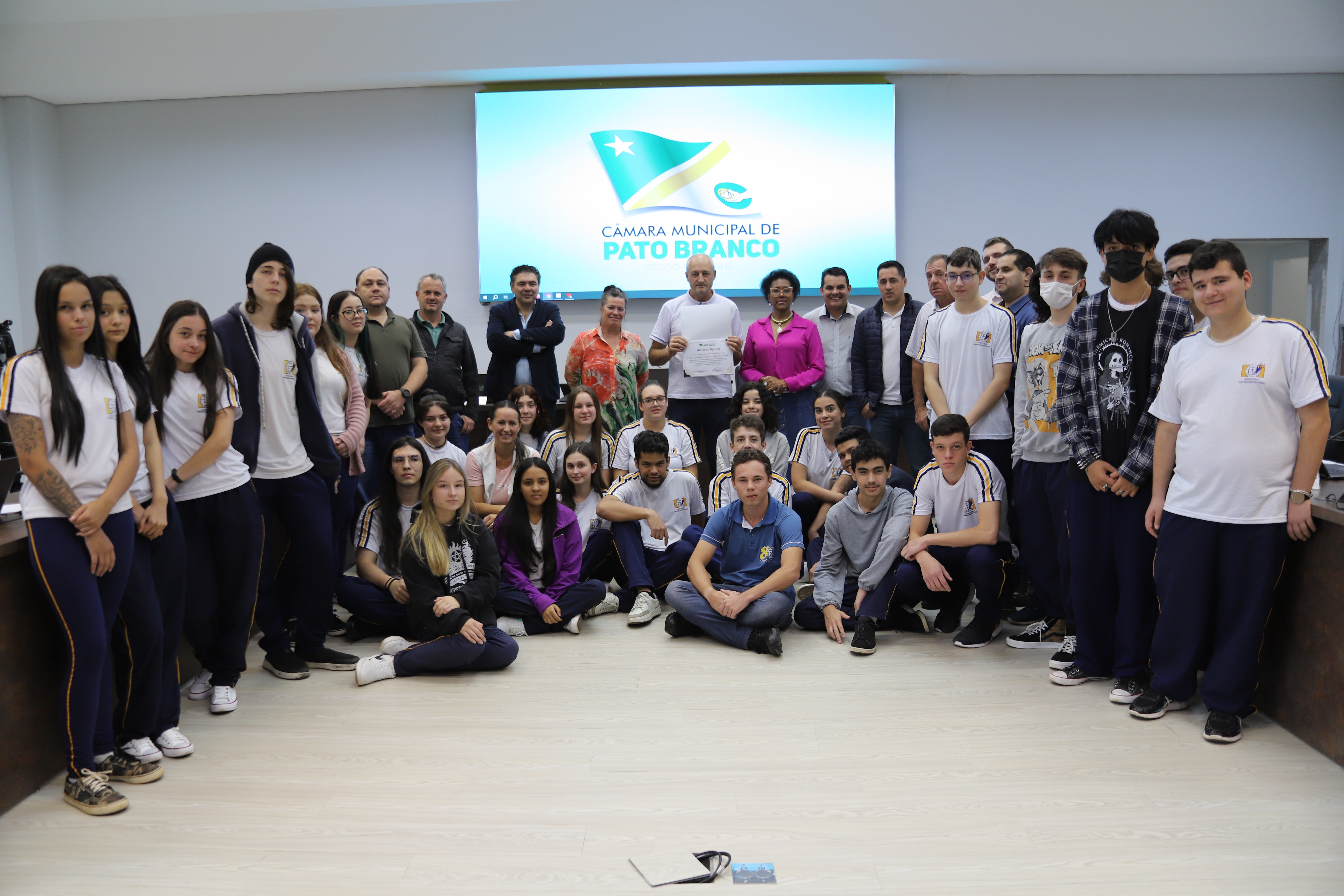 Colégio Estadual Professor Agostinho Pereira recebeu Moção de Aplauso pelos seus 80 anos 