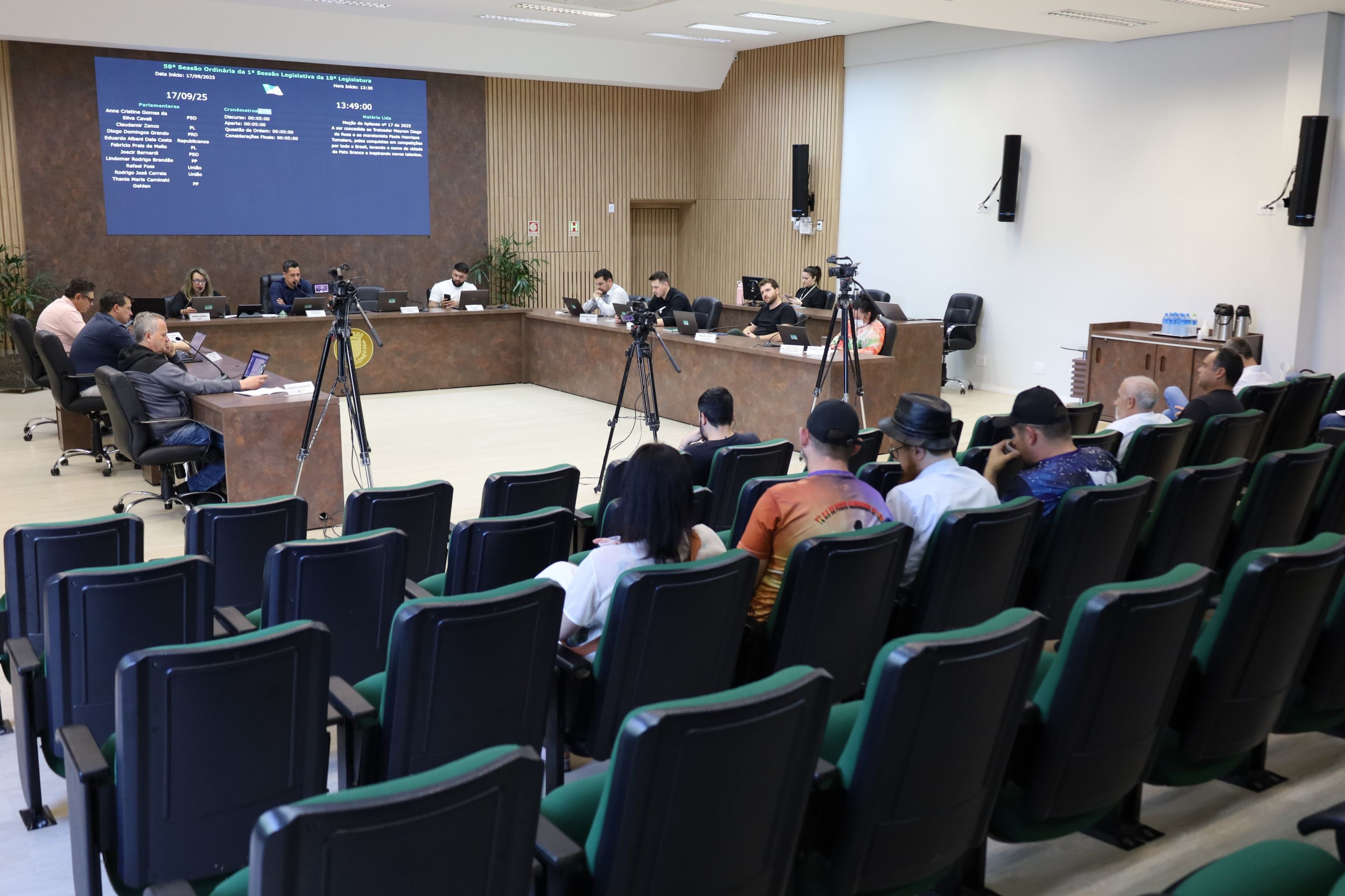 Educação, tecnologia e bem-estar: confira os projetos aprovados pelos vereadores nesta quarta-feira