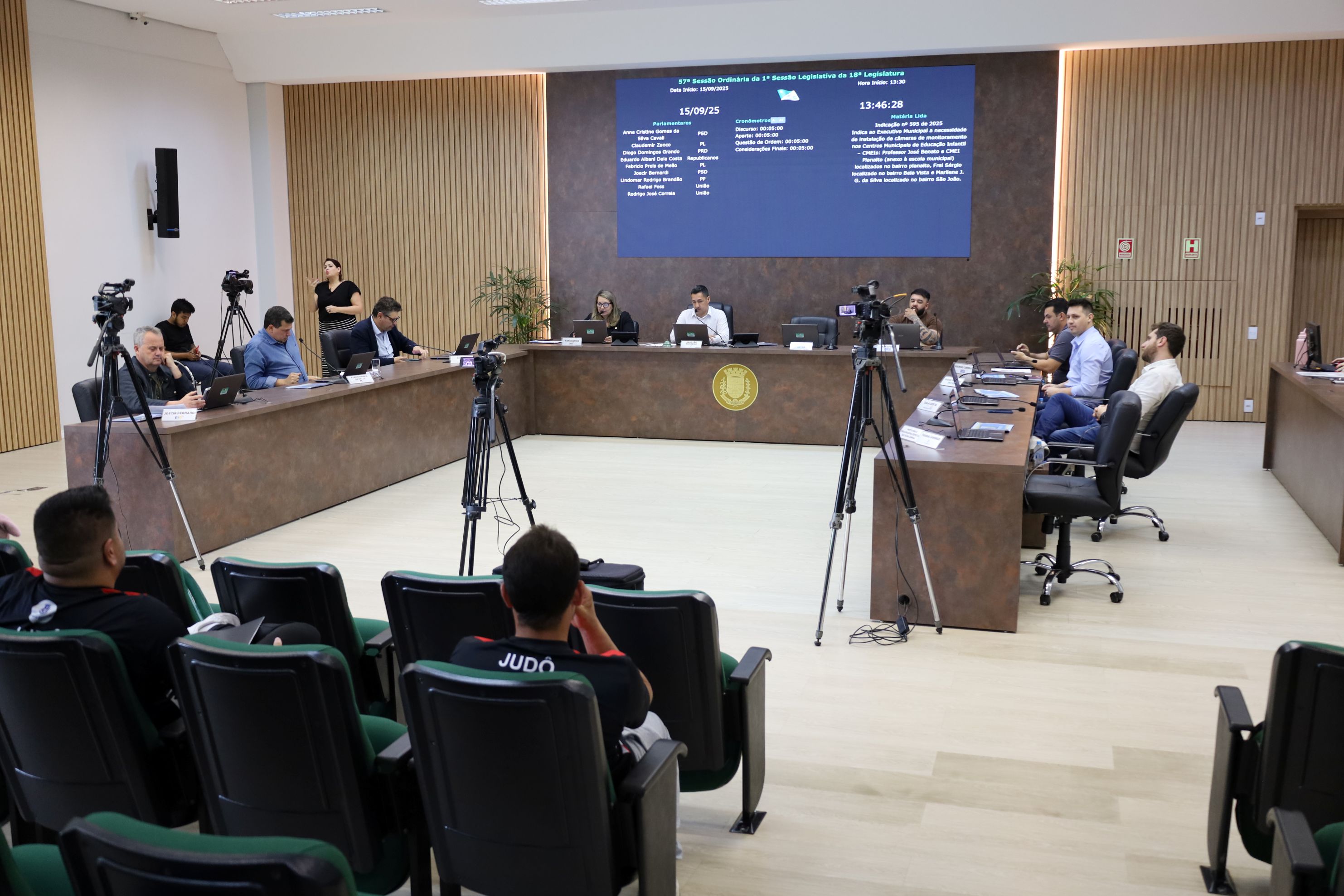 Em primeiras votações, Câmara aprova projetos de saúde e inclusão 