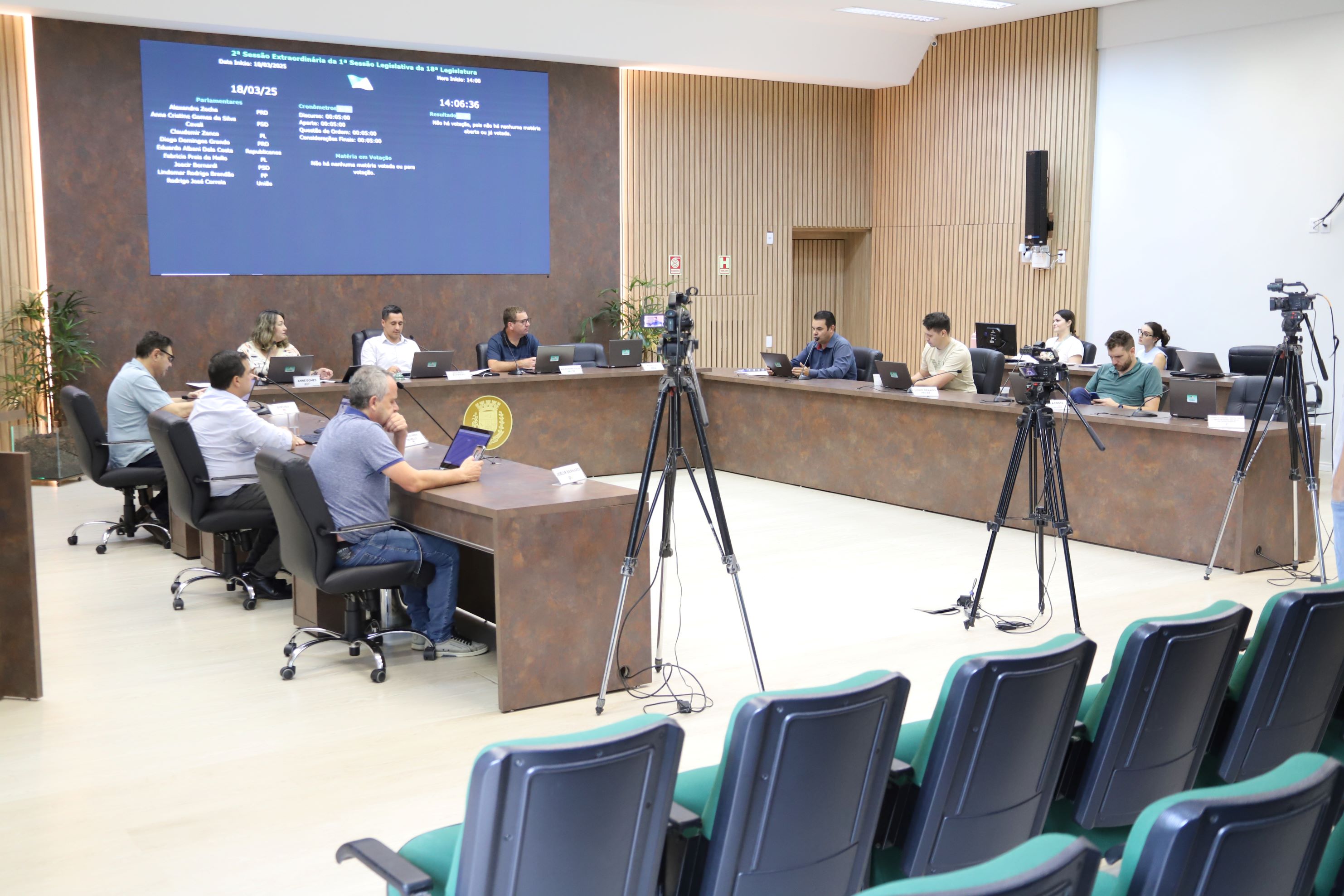 Em Sessão Extraordinária, vereadores aprovam reposição salarial dos servidores municipais