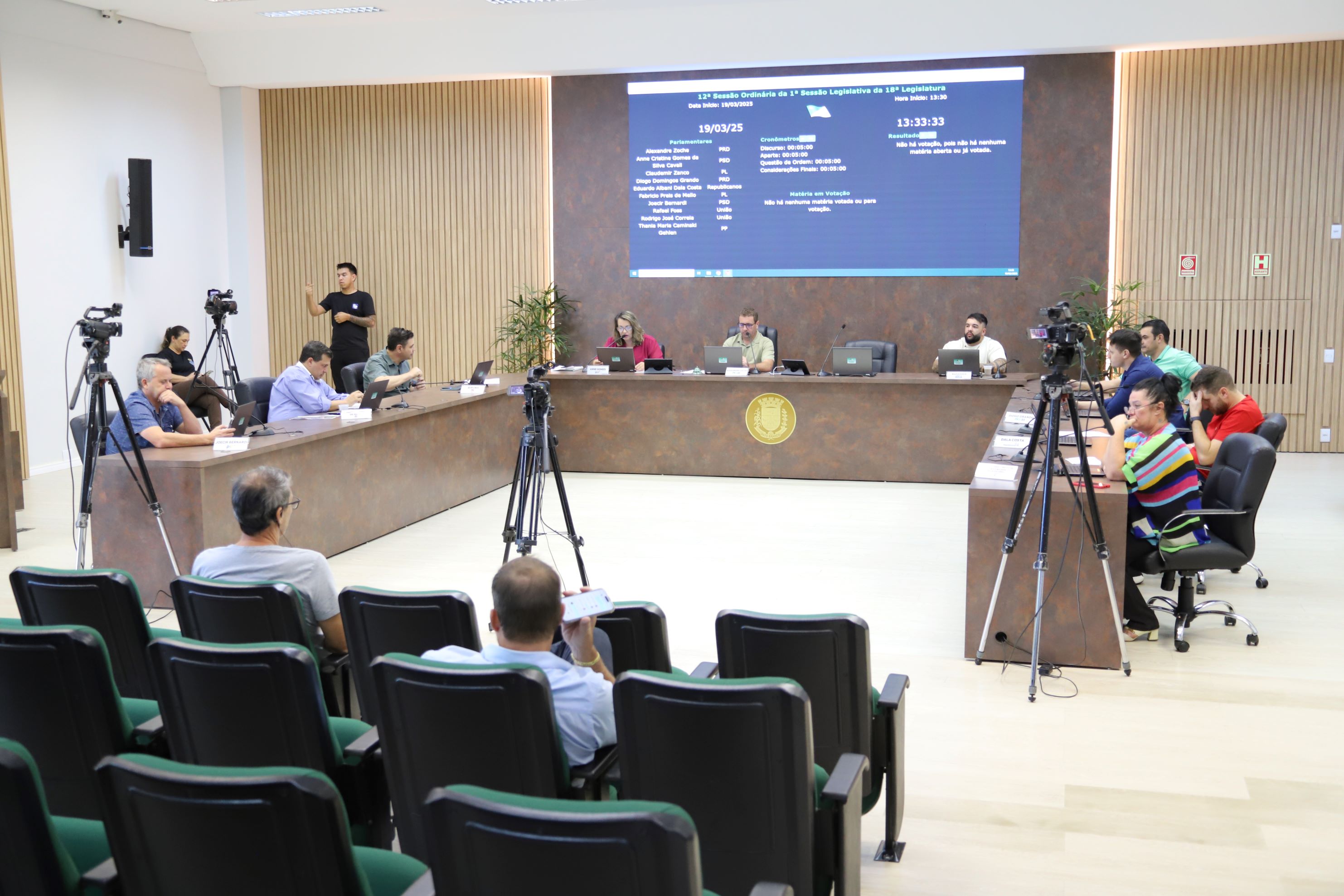 Em Sessões Ordinária e Extraordinária, vereadores aprovaram projetos em primeira e segundas votações