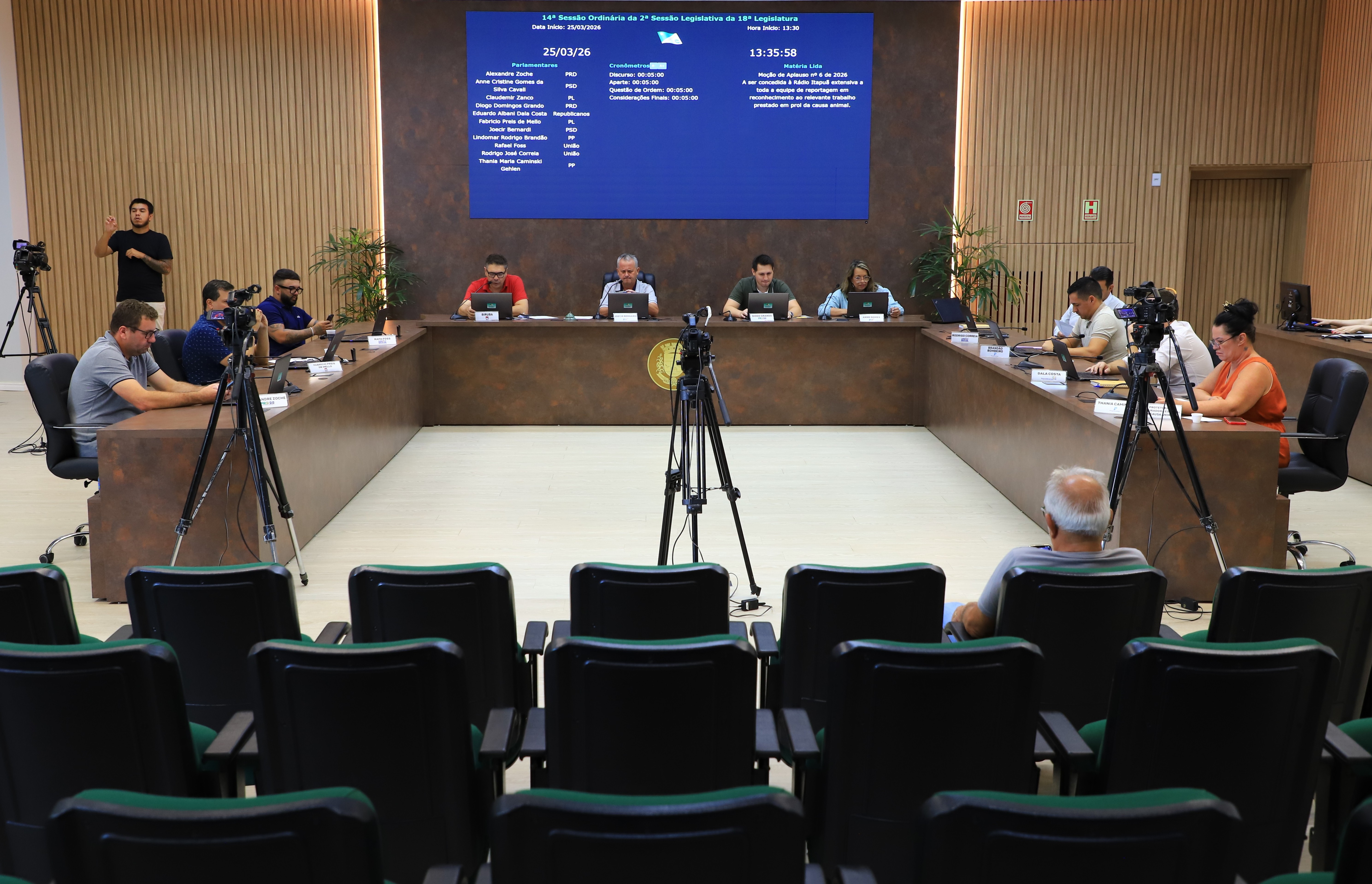 Legislativo aprova projetos, autoriza crédito e debate obras em Sessão Ordinária