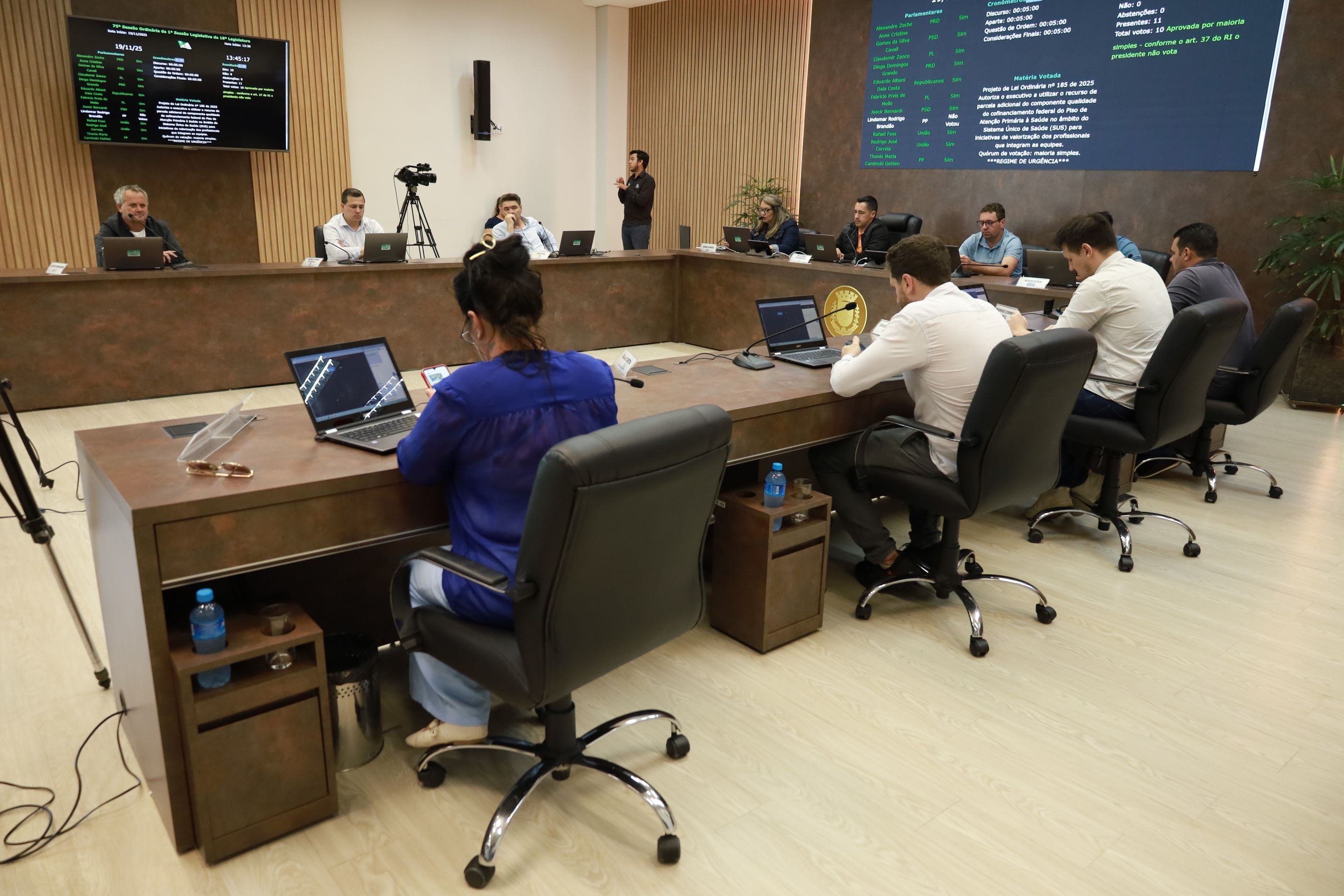 Legislativo aprova projetos em primeira e segunda votação 