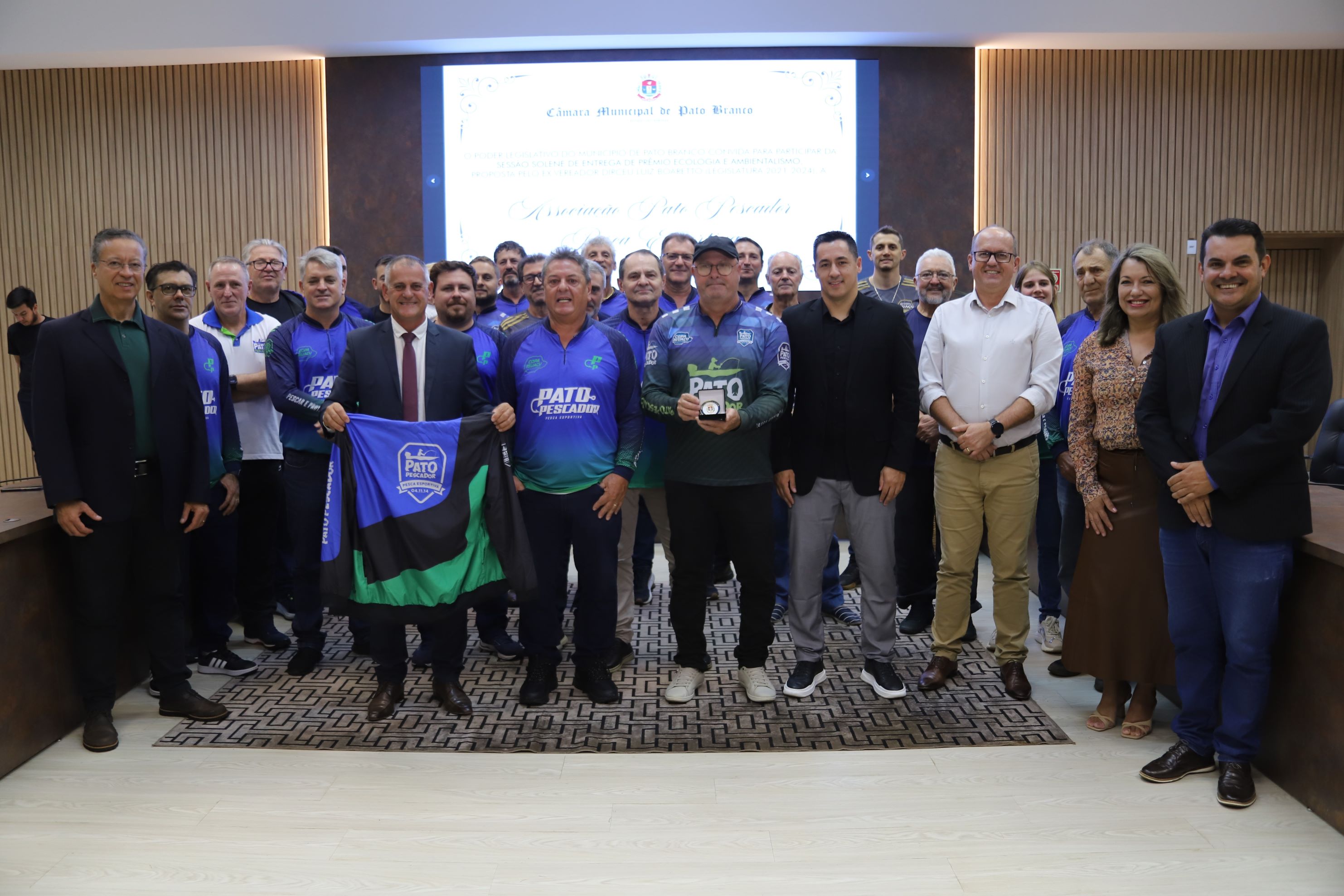 Legislativo entregou Prêmio Ecologia e Ambientalismo para a Associação Pato Pescador