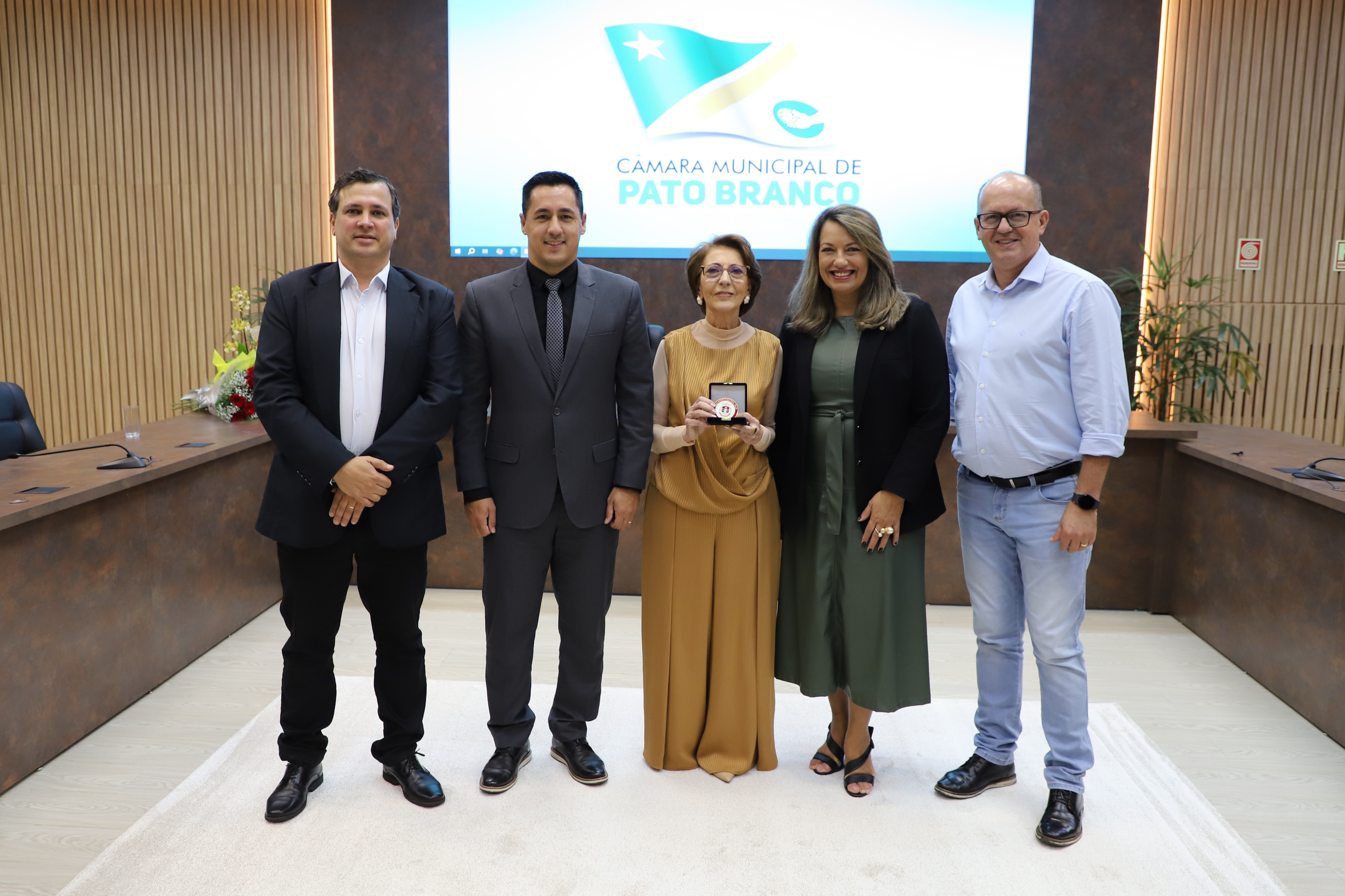 Legislativo entregou Prêmio Mulher Destaque para a engenheira civil Loreni Fenalti da Costa