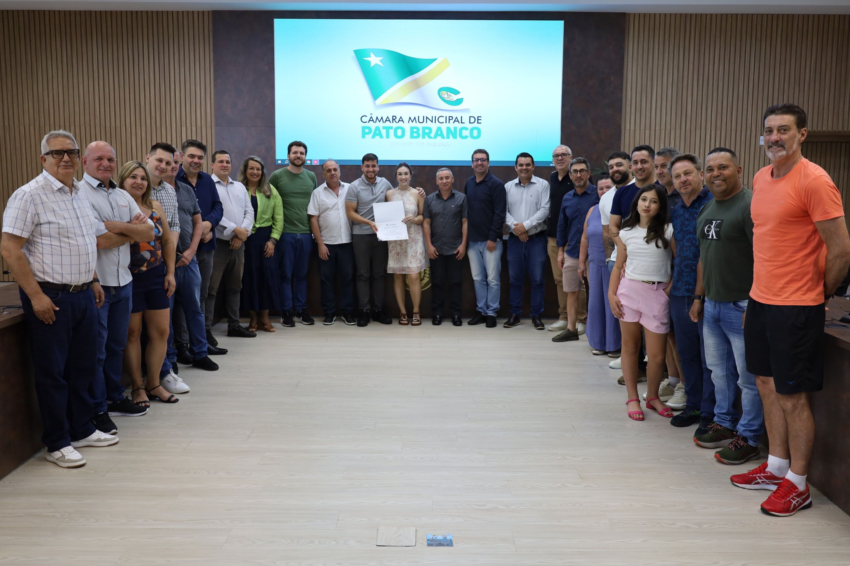 Legislativo homenageia o atleta João Vieira 