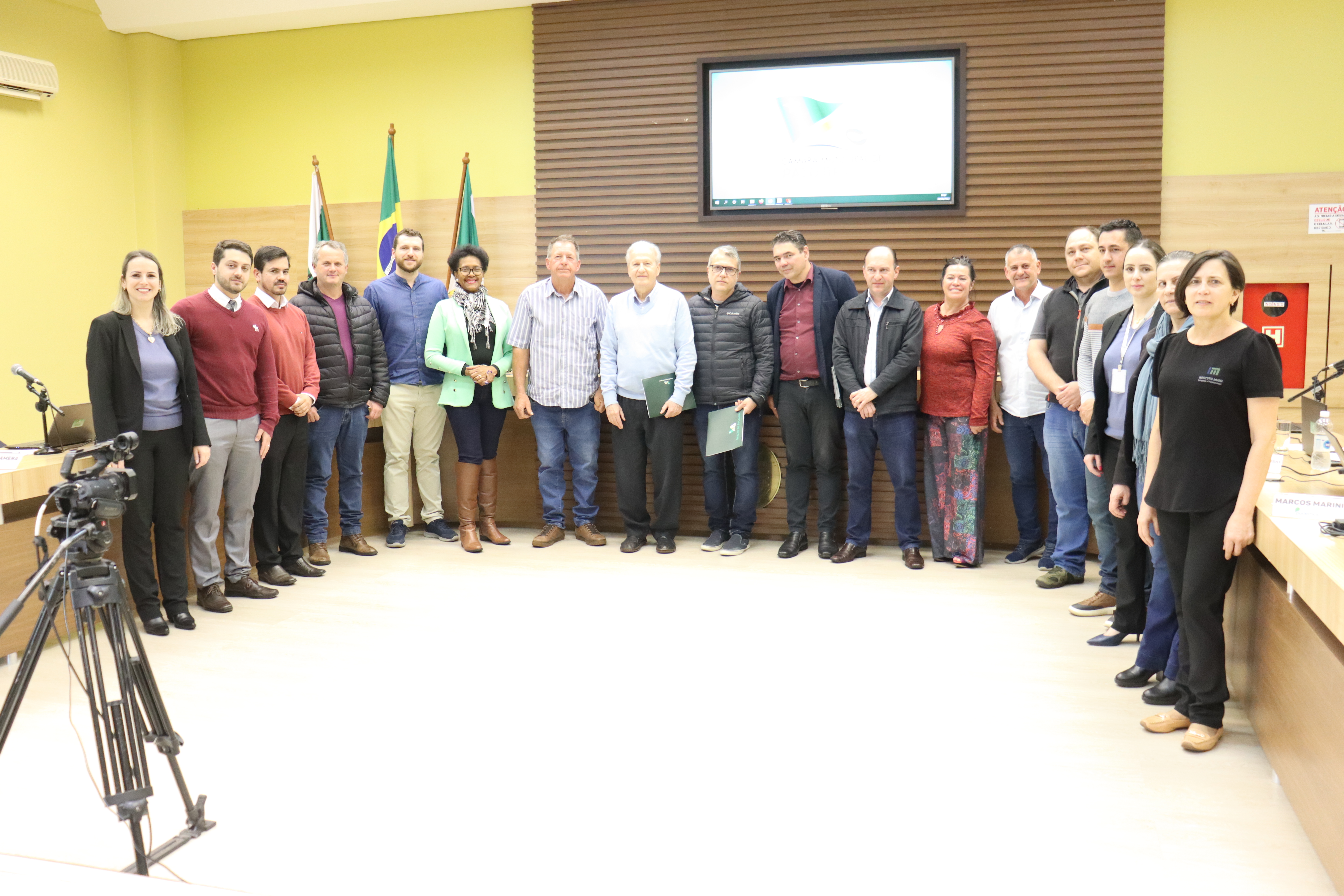 Médicos Paulo Roberto Mussi e Maurício Pozza recebem Moção de Aplauso pela implantação da técnica com impressora biológica 3D, em cirurgia