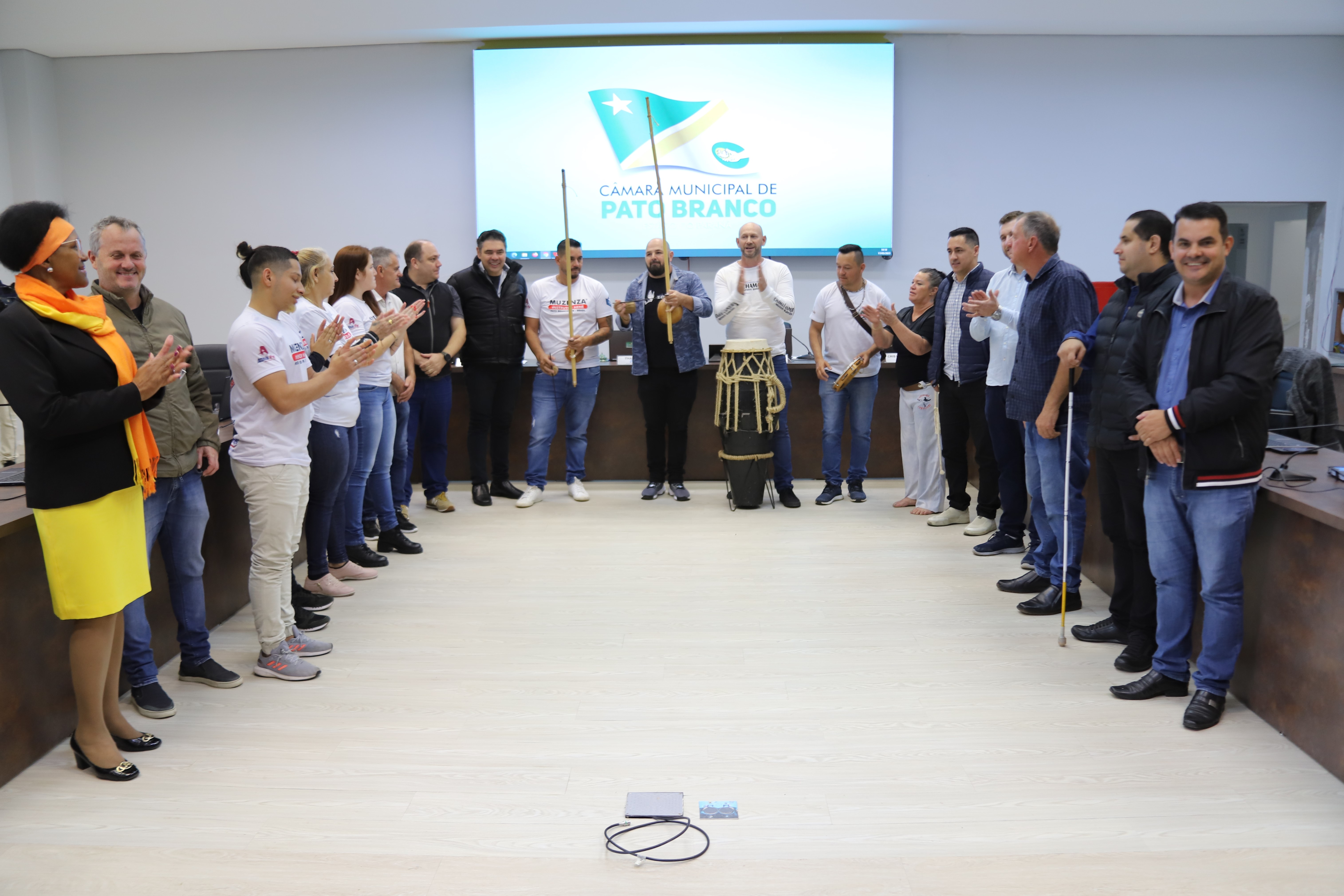 Professores de Capoeira recebem homenagem do Legislativo