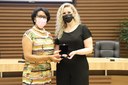 Rose Amorim recebe Prêmio Mulher Destaque 