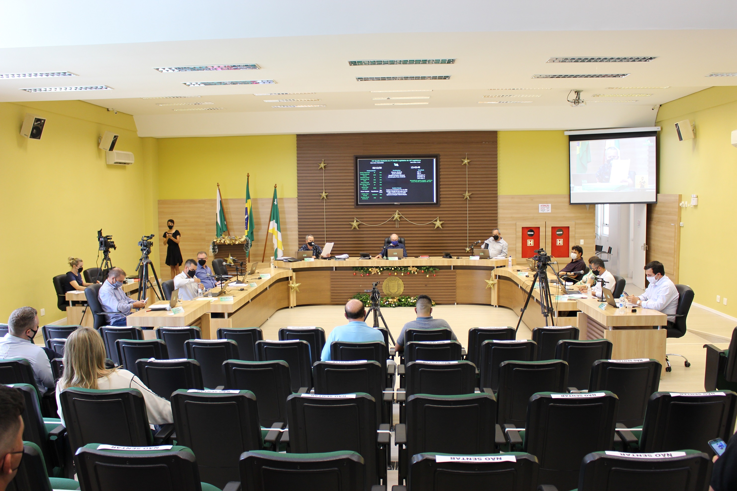 Vereadores aprovam projetos em primeira e segunda votação 