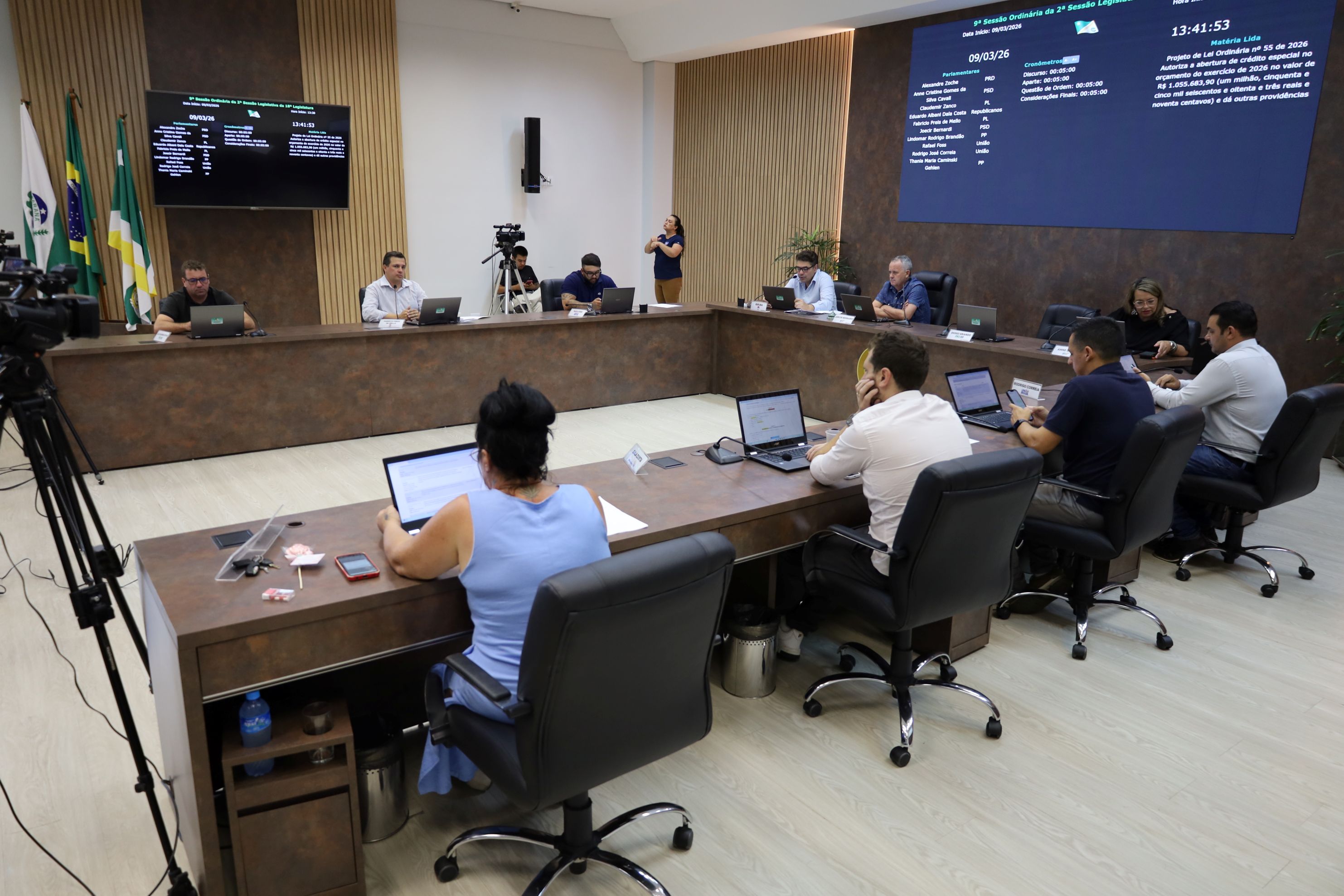 Vereadores aprovam projetos para intérprete de Libras em eventos e uso de espaços públicos por entidades