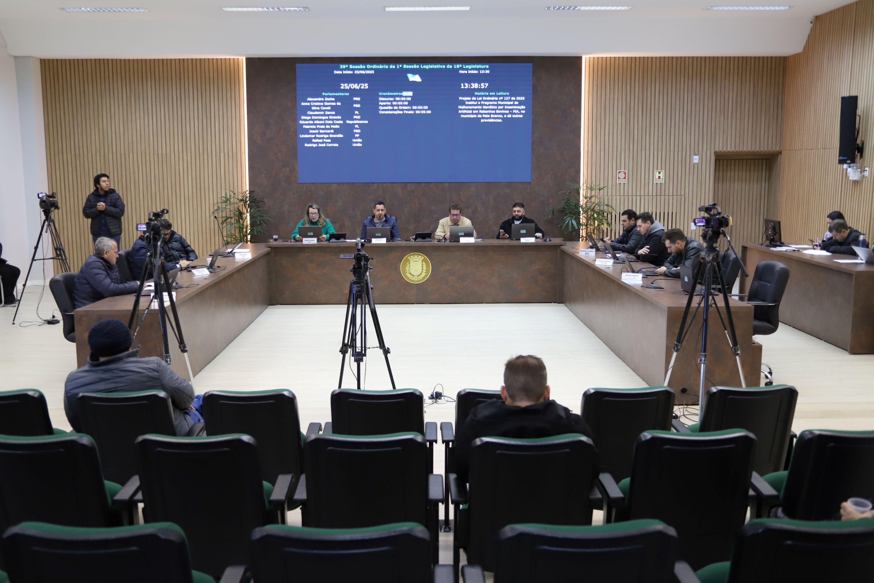 Vereadores aprovam realização de PSS com 194 vagas para instrutor de aprendizagem 