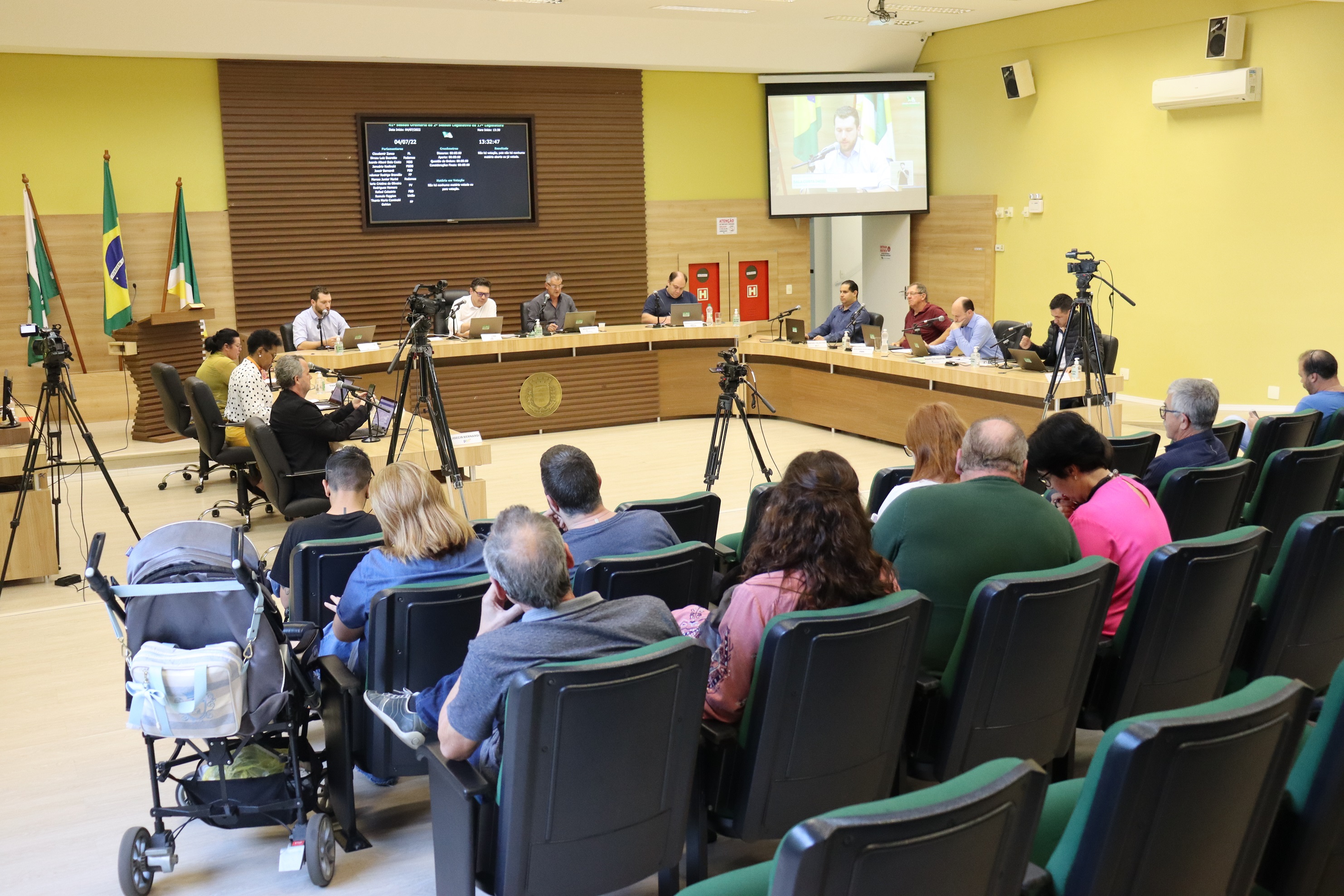 Vereadores rejeitam Veto do Executivo e Projeto de Lei para identificação dos veículos oficiais segue para promulgação
